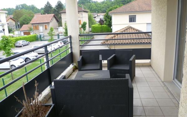 Appartement à louer    3 pièces •  Saint-Étienne-de-Saint-Geoirs