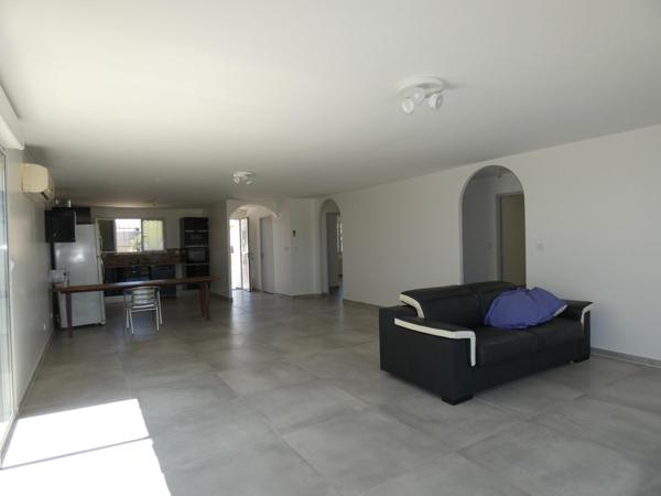 Villa plain pied 4 faces de 134m² sur terrain paysagé de 1470m²