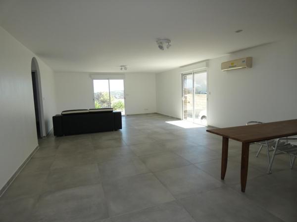 Villa plain pied 4 faces de 134m² sur terrain paysagé de 1470m²