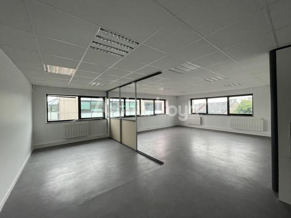 Bureau à louer à Lesquin dans immeuble de standing proche aéroport et accès autoroutes
