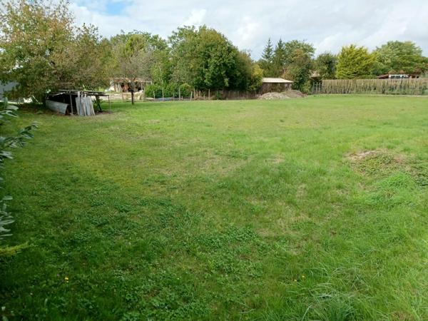 Terrain à bâtir 1702 m2.