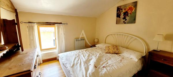 Maison Charentaise de 5 Chambres avec garage et dépendances