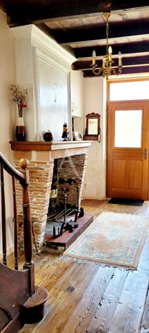 Maison Charentaise de 5 Chambres avec garage et dépendances