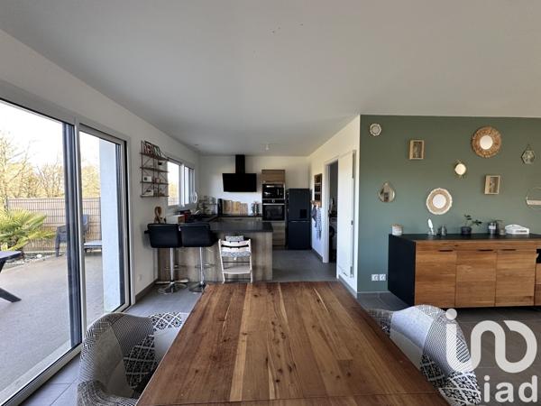 Maison 7 pièces de 114 m² à Sainte-Foy (85150)