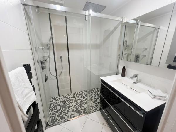 Appartement
         3 pièces
        - 69 m² 264 900 € *
