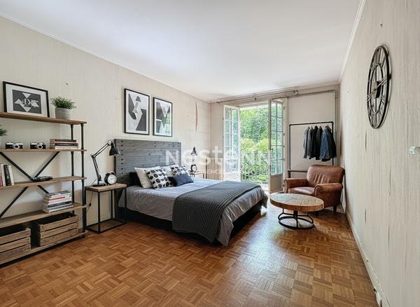 ISSY LES MOULINEAUX - Maison 9 pièces avec 5 chambres jardin piscine