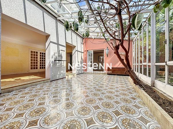 ISSY LES MOULINEAUX - Maison 9 pièces avec 5 chambres jardin piscine