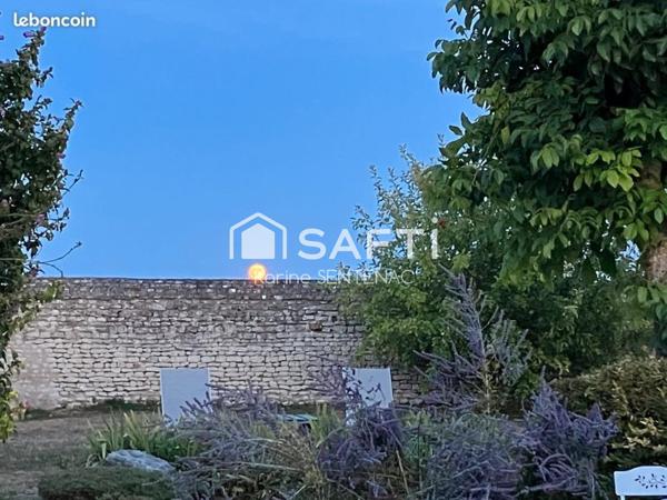 Très belle longère rénovée avec goût . Vous vous retrouvez dans un coin tranquille ou passez de bonnes vacances et puisez votre energie