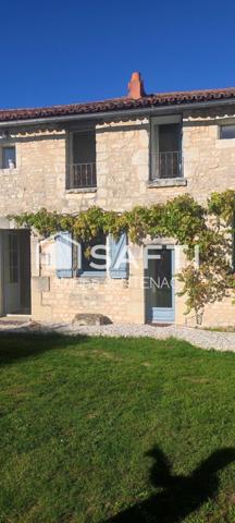 Très belle longère rénovée avec goût . Vous vous retrouvez dans un coin tranquille ou passez de bonnes vacances et puisez votre energie