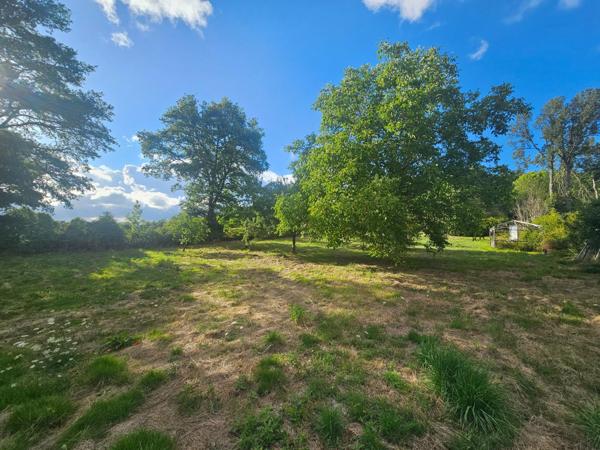 Terrain constructible 1669 m² Val D'Arcomie (15320)