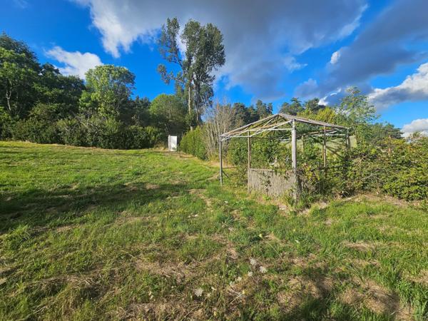 Terrain constructible 1669 m² Val D'Arcomie (15320)