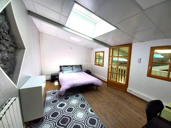 Découvrez au centre ville de Lourdes, ce magnifique Loft rénové de 203 m² environ.

 Il est vendu entièrement meublé, équipé, prêt à être utilisé. Construit dans les années 70, ce vaste espace entièrement rénové est idéal par son emplacement ainsi que par son aménagement.

Ce bien exceptionnel, présente des espaces de vie généreux et lumineux qui vous enchanteront. Parfaitement conservé, il promet un confort optimal grâce à sa rénovation de qualité.

Idéal pour ceux qui recherchent un environnement atypique, proche de toutes commodités.

En plus de l'appartement, un commerce de 49 m2 environ, avec entrée indépendante, une grande vitrine, une zone stockage et un sanitaire peut accueillir différents projets.

 Cet espace peut aussi devenir une extension du loft (garage, salon, atelier, salle de jeux,...). 

N'attendez pas contactez moi et je vous présente peut-être votre futur investissement....