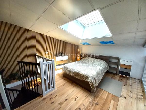 Découvrez au centre ville de Lourdes, ce magnifique Loft rénové de 203 m² environ.

 Il est vendu entièrement meublé, équipé, prêt à être utilisé. Construit dans les années 70, ce vaste espace entièrement rénové est idéal par son emplacement ainsi que par son aménagement.

Ce bien exceptionnel, présente des espaces de vie généreux et lumineux qui vous enchanteront. Parfaitement conservé, il promet un confort optimal grâce à sa rénovation de qualité.

Idéal pour ceux qui recherchent un environnement atypique, proche de toutes commodités.

En plus de l'appartement, un commerce de 49 m2 environ, avec entrée indépendante, une grande vitrine, une zone stockage et un sanitaire peut accueillir différents projets.

 Cet espace peut aussi devenir une extension du loft (garage, salon, atelier, salle de jeux,...). 

N'attendez pas contactez moi et je vous présente peut-être votre futur investissement....