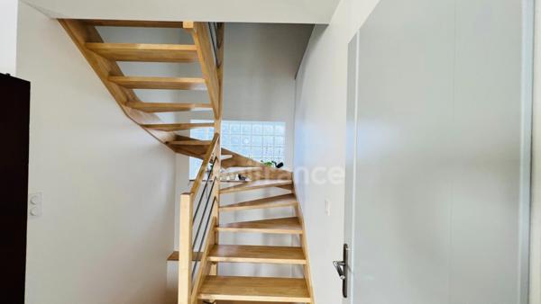 Quimper (29) - Maison centre ville de 75,21 m² habitable - 124 m² utiles - Terrasse - Double garage.