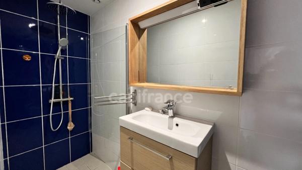 Quimper (29) - Maison centre ville de 75,21 m² habitable - 124 m² utiles - Terrasse - Double garage.