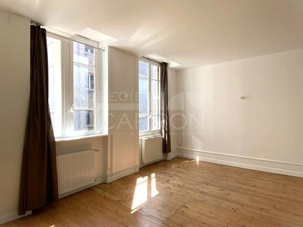 APPARTEMENT T2 A LOUER - ST ETIENNE - 90.77 m 2 - 642 € charges comprises par mois