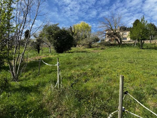 Vals-les-Bains (07600) Beau Terrain secteur Prisé avec Vue et Eau