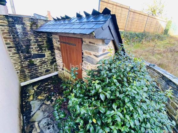 Maison en pierre de 1 638 m²