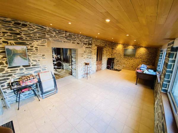 Maison en pierre de 1 638 m²