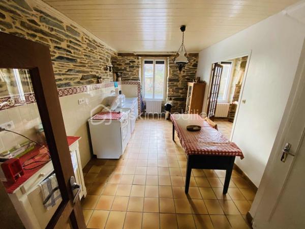 Maison en pierre de 1 638 m²