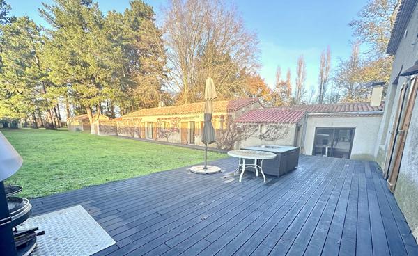 Maison Saint Julien De Concelles 7 pièce(s) 251 m²