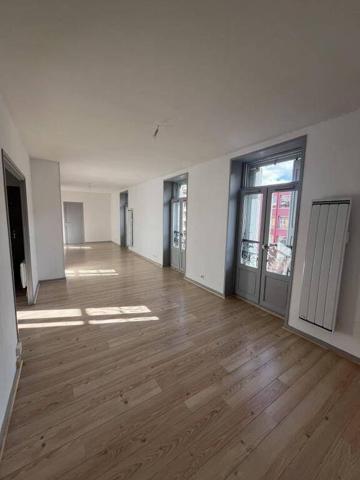 REF 10200 - 7 RUE DE LA RONZADE - F4 au 2ème étage