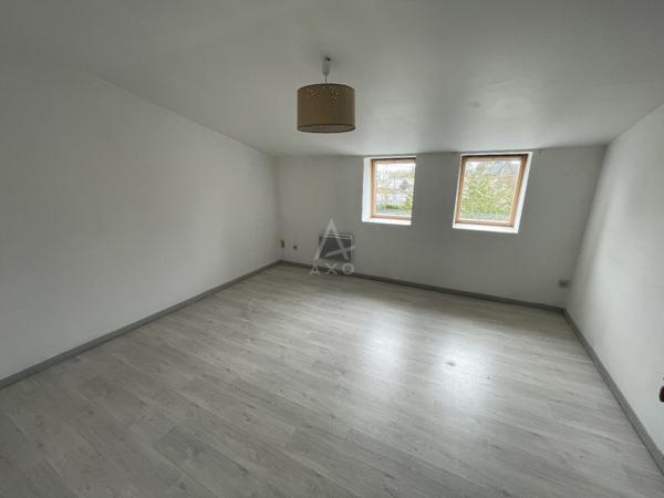 Ensemble Immobilier composé de 3 Maisons individuelles de 9Pièces et de 261m² de SH