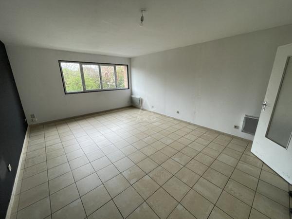 Ensemble Immobilier composé de 3 Maisons individuelles de 9Pièces et de 261m² de SH