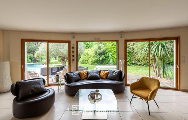 Vaste contemporaine familiale avec piscine