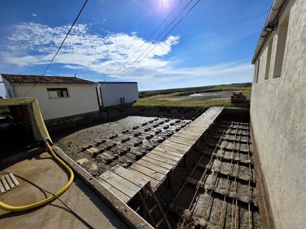 DOLUS D'OLÉRON (17), A Vendre société avec fonds ostréicole d'affinage purification, négoce d'huître, expédition & détail