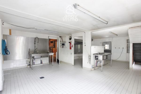 Immeuble
                                                                                                                                                
                                                                                                                                                
                                                                                                                                                
                                                    
                                                                                                                                                                                                                                                                                                                        354  m²                                                                                                                                                                                                         3 etage(s)
