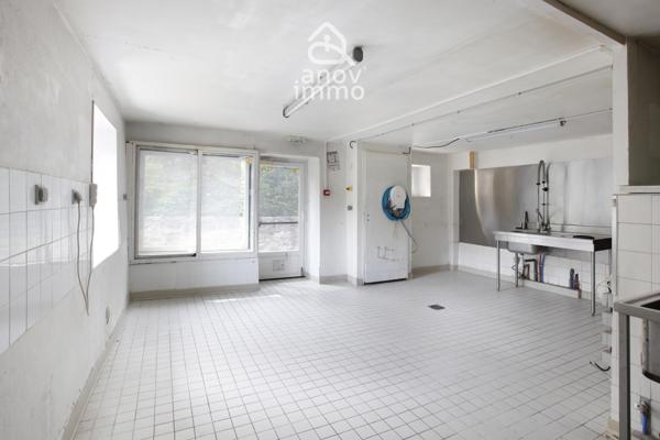 Immeuble
                                                                                                                                                
                                                                                                                                                
                                                                                                                                                
                                                    
                                                                                                                                                                                                                                                                                                                        354  m²                                                                                                                                                                                                         3 etage(s)
