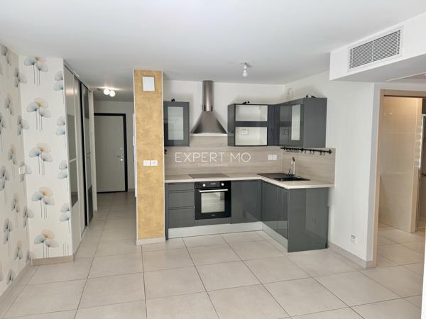 Carqueiranne (83320) Appartement Type 2 en rez-de-jardin sur le Port de Carqueiranne dans une résidence récente de standing