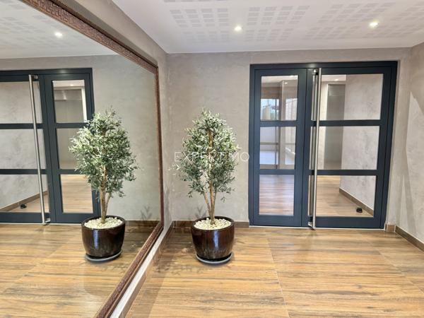 Carqueiranne (83320) Appartement Type 2 en rez-de-jardin sur le Port de Carqueiranne dans une résidence récente de standing