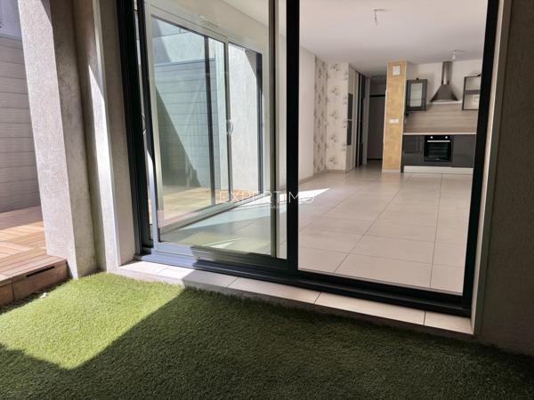 Carqueiranne (83320) Appartement Type 2 en rez-de-jardin sur le Port de Carqueiranne dans une résidence récente de standing