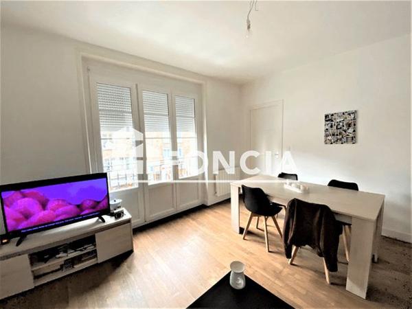 Location Appartement 2 pièces 63.1 m² - 45 RUE DU 6 JUIN Flers 61100