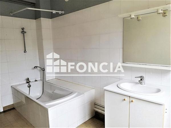 Location Appartement 2 pièces 63.1 m² - 45 RUE DU 6 JUIN Flers 61100