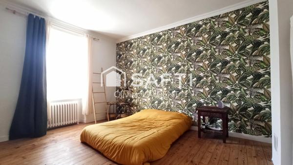 Grande maison en granite dans une commune du littoral