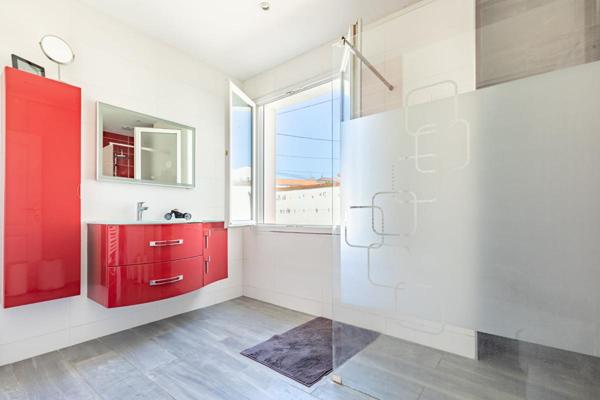 Maison Mouzillon 6 P . 4 Chs . Bureau . 177.85 M² . Double garages . T 1153 M² . Sous-sol