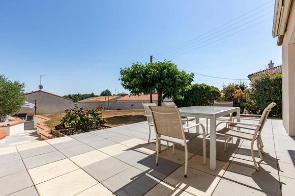 Maison Mouzillon 6 P . 4 Chs . Bureau . 177.85 M² . Double garages . T 1153 M² . Sous-sol