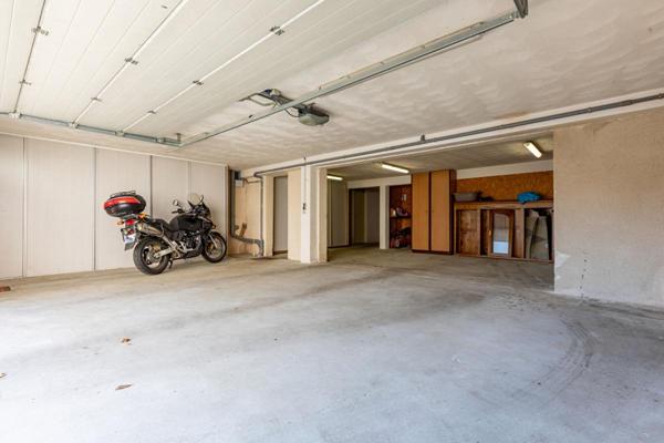 Maison Mouzillon 6 P . 4 Chs . Bureau . 177.85 M² . Double garages . T 1153 M² . Sous-sol