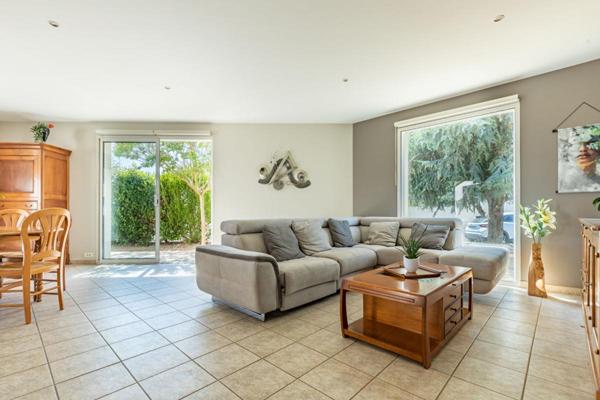 Maison Mouzillon 6 P . 4 Chs . Bureau . 177.85 M² . Double garages . T 1153 M² . Sous-sol