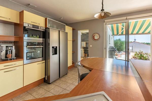 Maison Mouzillon 6 P . 4 Chs . Bureau . 177.85 M² . Double garages . T 1153 M² . Sous-sol