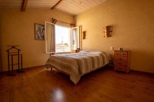 Maison Mouzillon 6 P . 4 Chs . Bureau . 177.85 M² . Double garages . T 1153 M² . Sous-sol