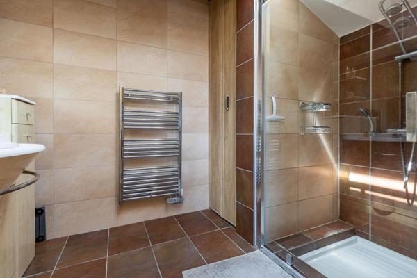 Maison Mouzillon 6 P . 4 Chs . Bureau . 177.85 M² . Double garages . T 1153 M² . Sous-sol