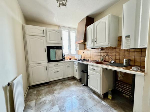 Appartement à louer 985 € CC Bordeaux 3 p 69 m² DPE D