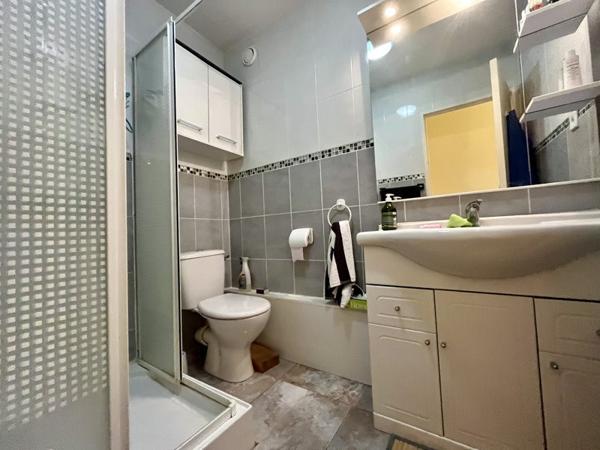 Appartement à louer 985 € CC Bordeaux 3 p 69 m² DPE D