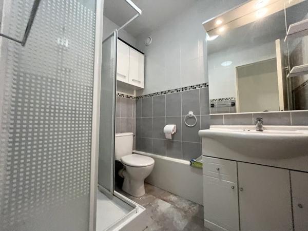 Appartement à louer 925 € CC Bordeaux 3 p 69 m² DPE D