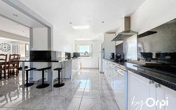 Maison à vendre    5 pièces • 168,30 m2 Neuf-Église