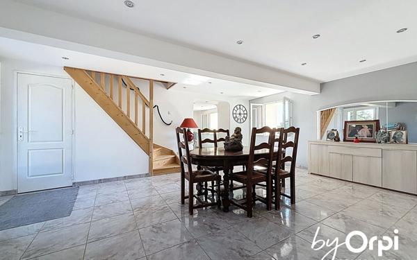 Maison à vendre    5 pièces • 168,30 m2 Neuf-Église